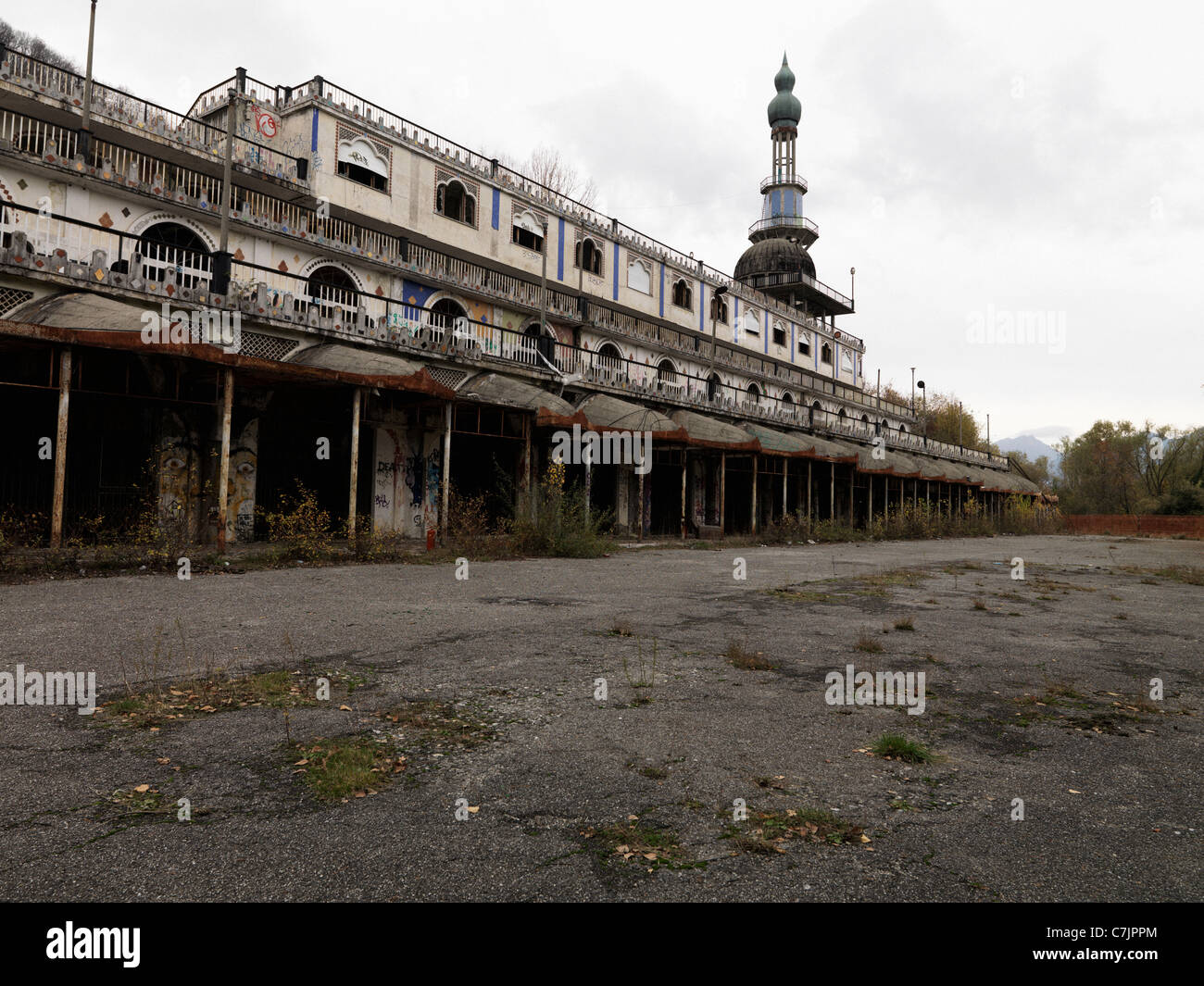 Ornate building abandonné Banque D'Images