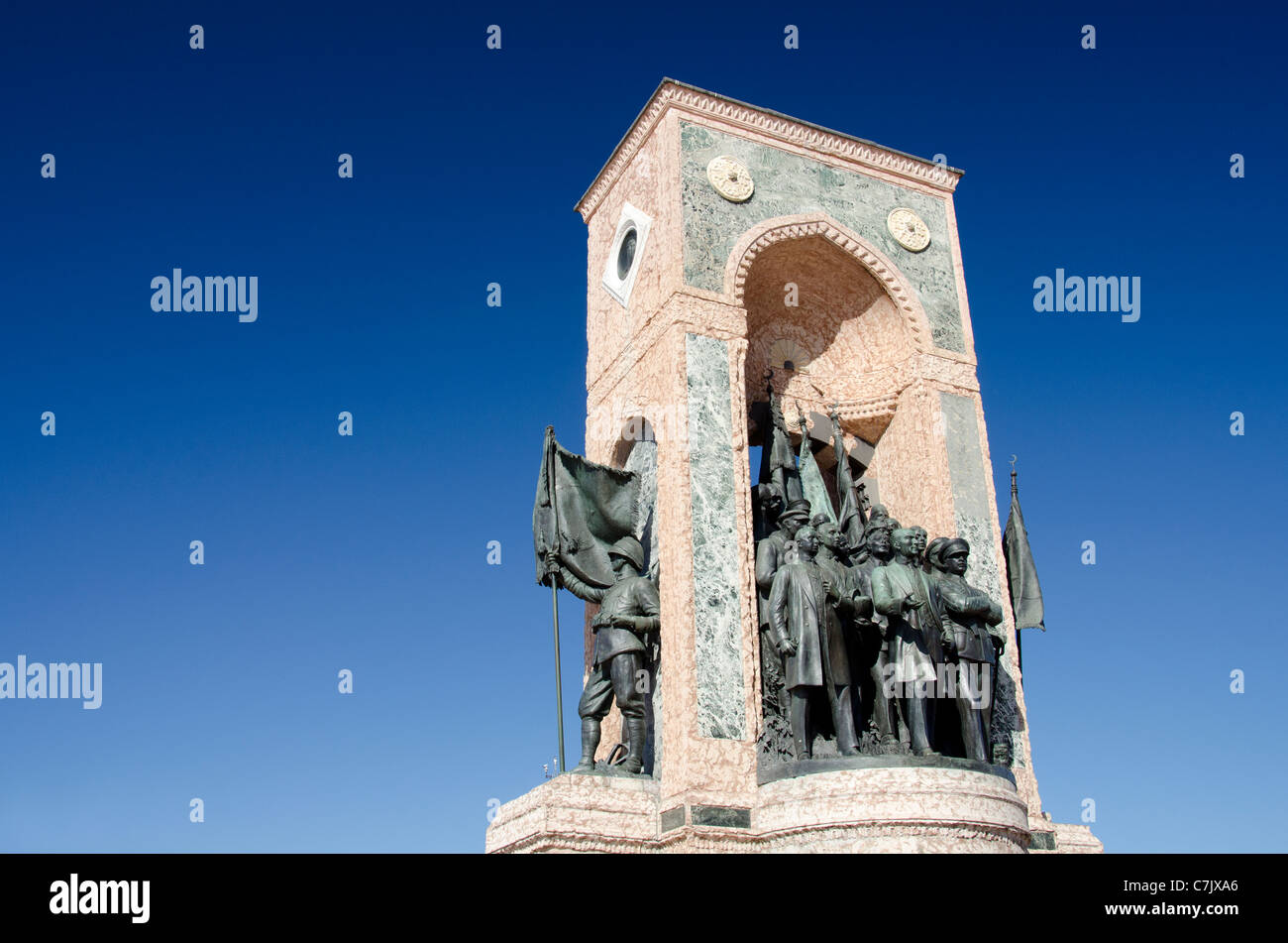 La Turquie, Istanbul, Beyouglu district. Coeur de l'Istanbul moderne, la place Taksim. Monument de la République. Banque D'Images