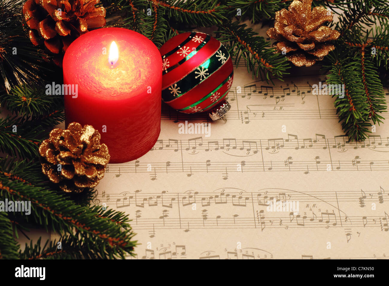 Noël encore la vie avec les notes de musique Banque D'Images