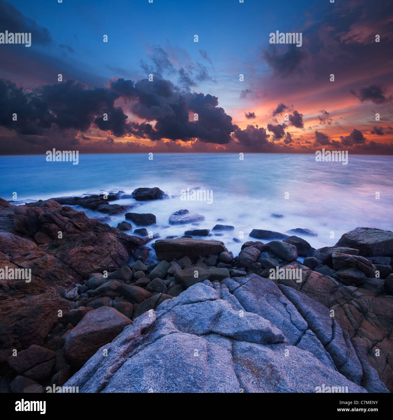 Incroyable coucher du soleil. Ultra grand angle, longue exposition shot  Photo Stock - Alamy