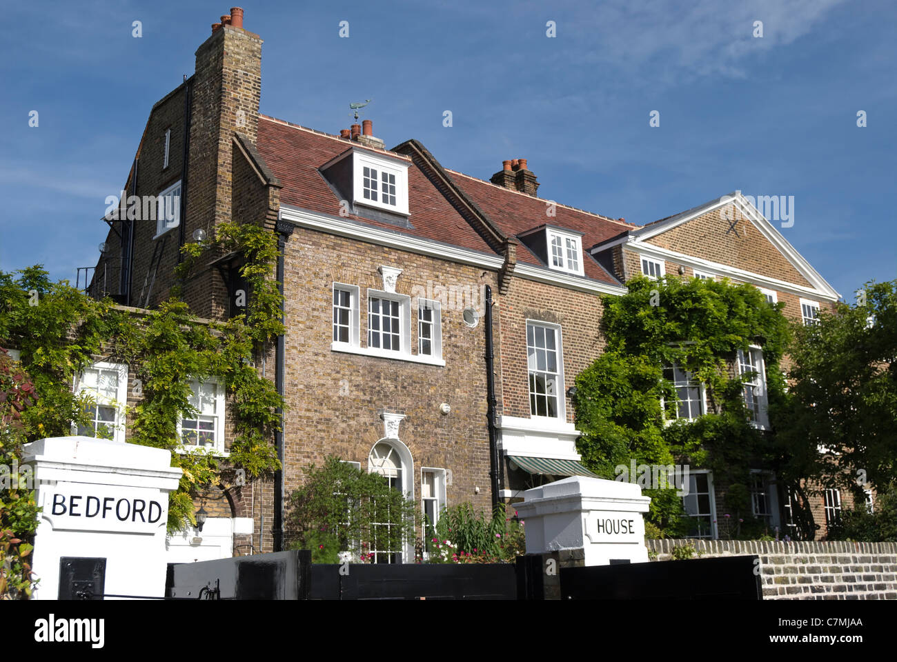 Façade de Bedford House, en face de la tamise sur Chiswick Mall, Londres, Angleterre Banque D'Images