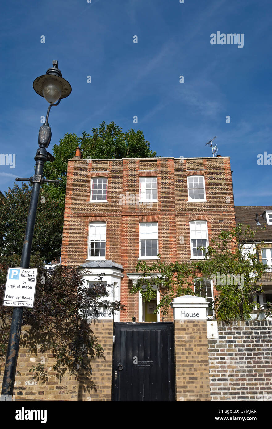 Façade de maison de l'avenue Woodroffe, en face de la tamise sur Chiswick Mall, Londres, Angleterre Banque D'Images