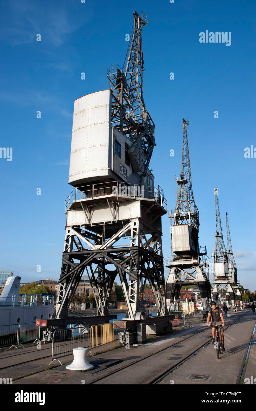 Vieille ville de grues à quai, Bristol, UK Banque D'Images