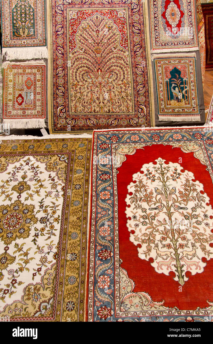 Turquie, Istanbul. Exposition de tapis traditionnels turcs Photo Stock -  Alamy