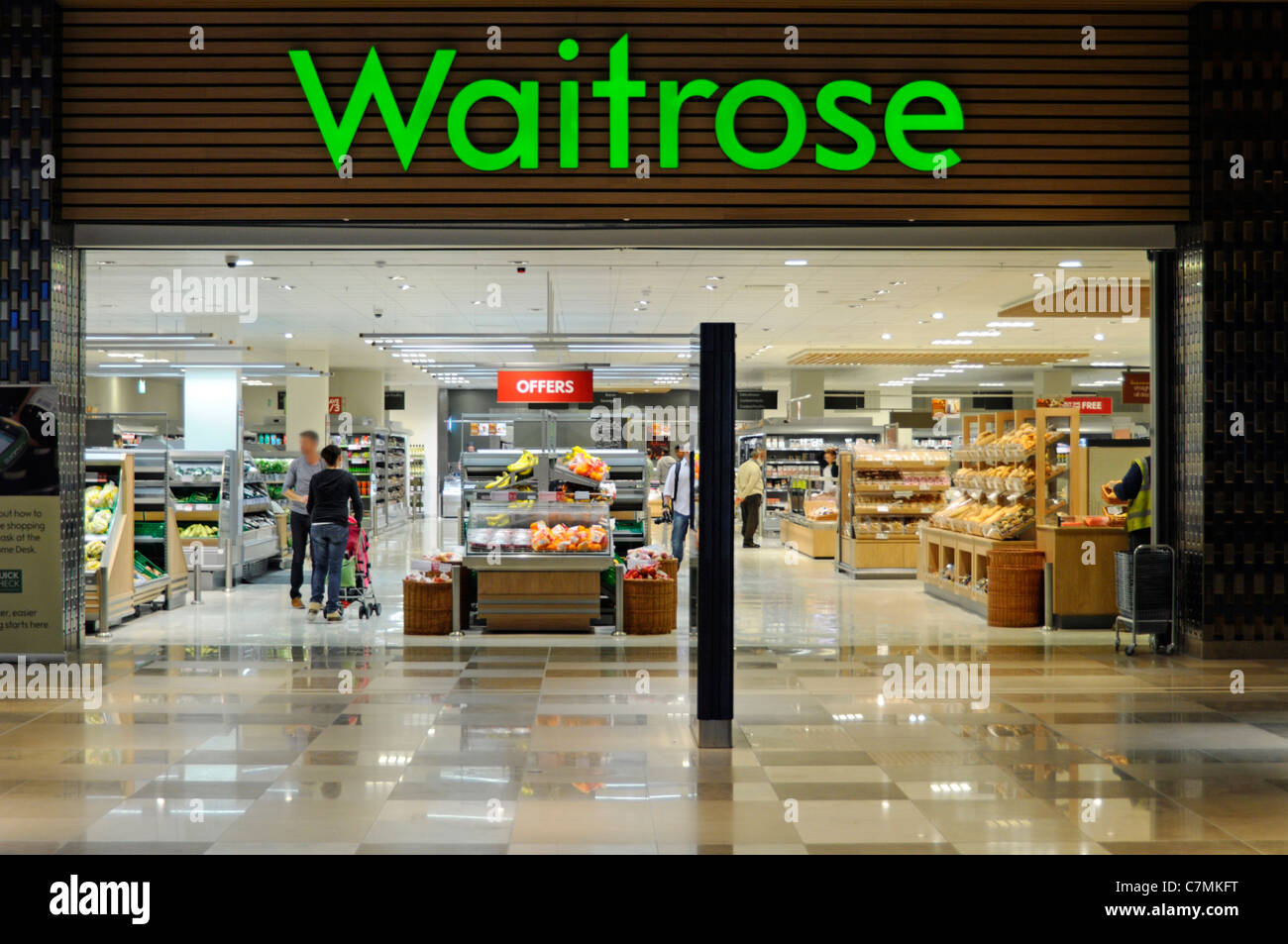 Waitrose supermarché alimentaire épicerie magasin mall accès dans le centre commercial Westfield Stratford City East London England UK Newham Banque D'Images