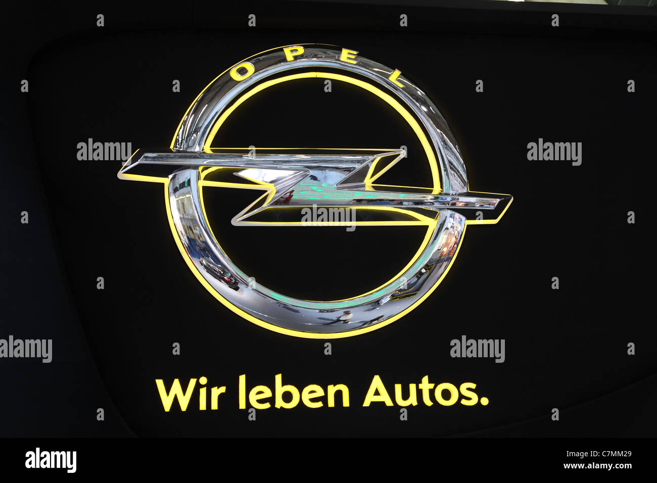 La société Opel Logo au 64ème IAA (Internationale Automobil Ausstellung) Banque D'Images