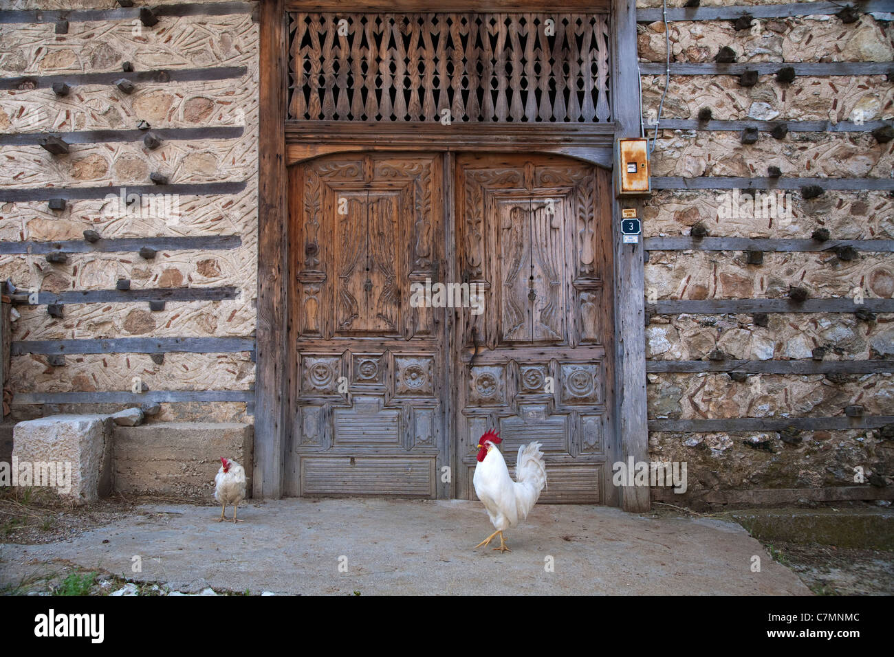 Porte en bois traditionnel dans Ormana Akseki Village Antalya Turquie Banque D'Images