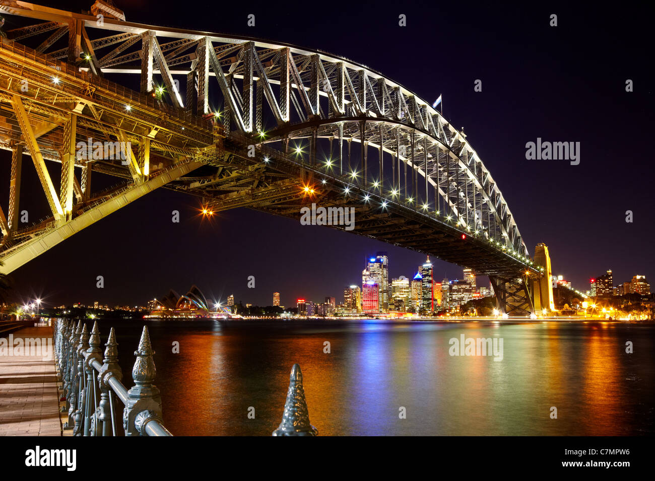 La nuit, le pont du port de Sydney, Australie Banque D'Images