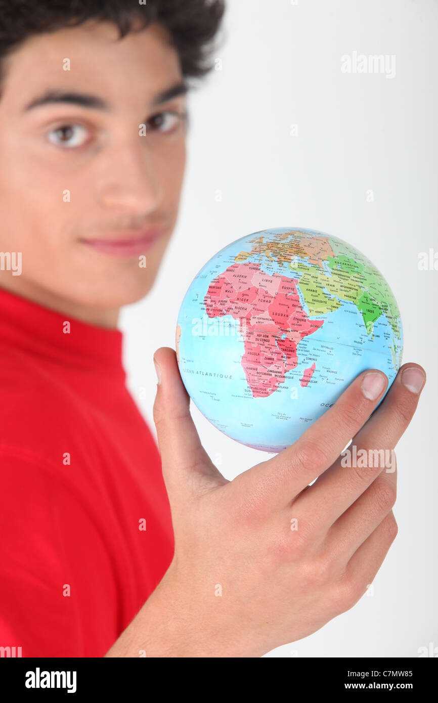 Young man holding a globe Banque D'Images