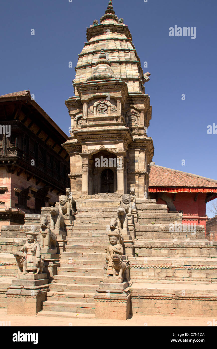 Temple népalais avec des étapes, Katmandou, Népal, Région du Centre Banque D'Images
