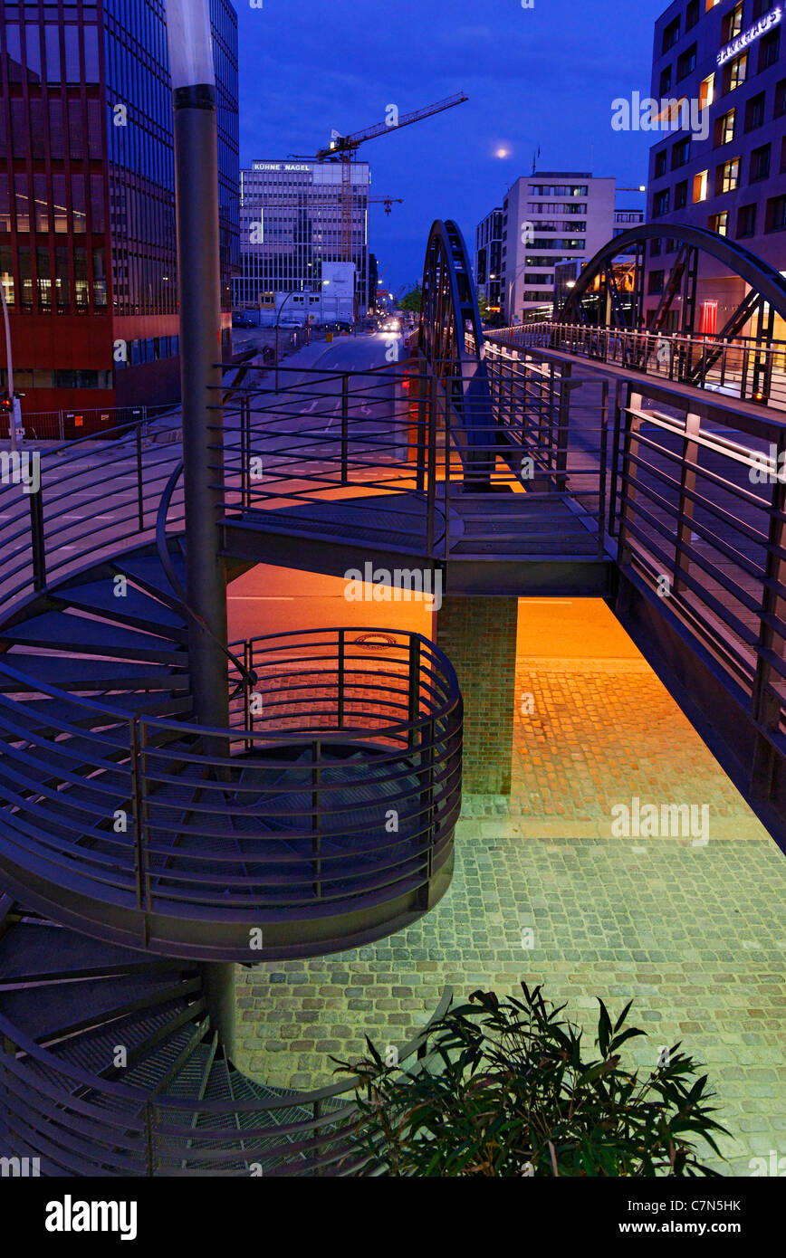 L'affichage lumineux, passerelle, KIBBELSTEG, Sandtorkai, Hafencity, ville hanséatique de Hambourg, Allemagne, Europe Banque D'Images