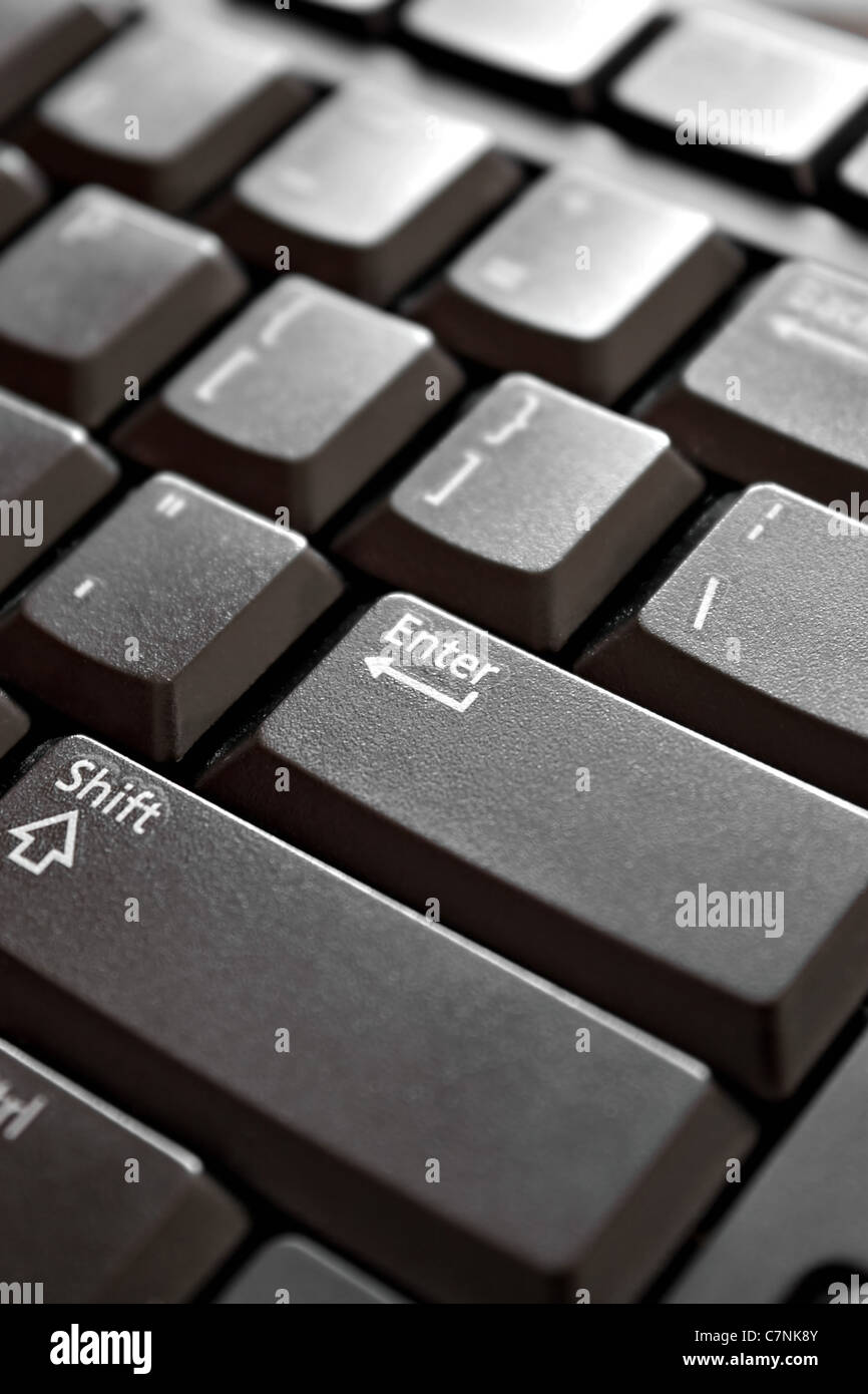 Gros plan des touches d'un clavier d'ordinateur de couleur noire. Profondeur de champ. Banque D'Images