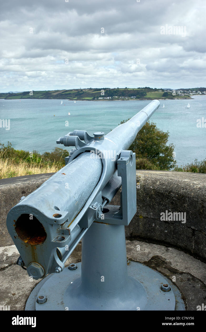 Un canon qf 12 lao à l'affiche au château de Pendennis à Cornwall Banque D'Images