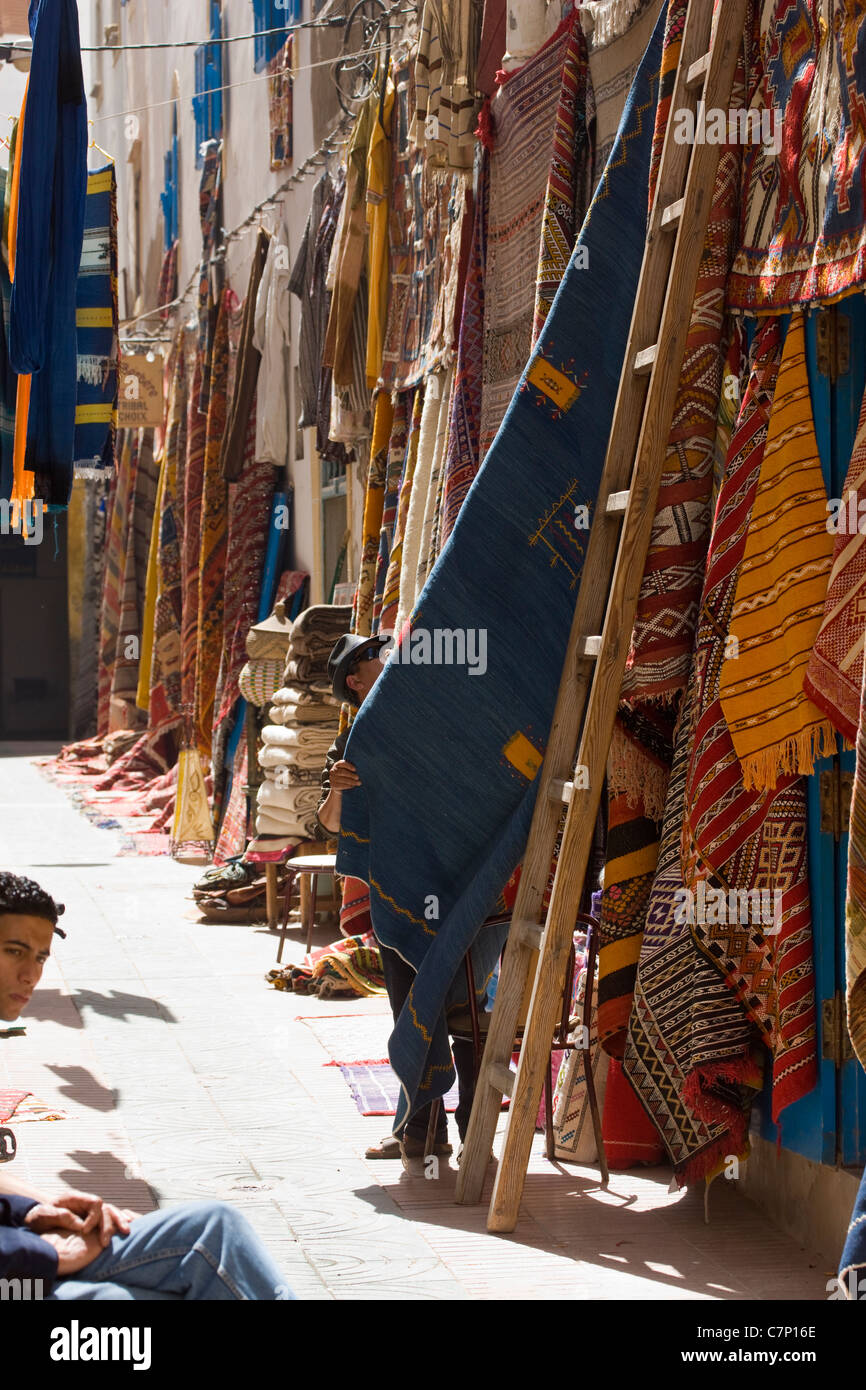 Boutique de tapis à Essaouira, Maroc Banque D'Images