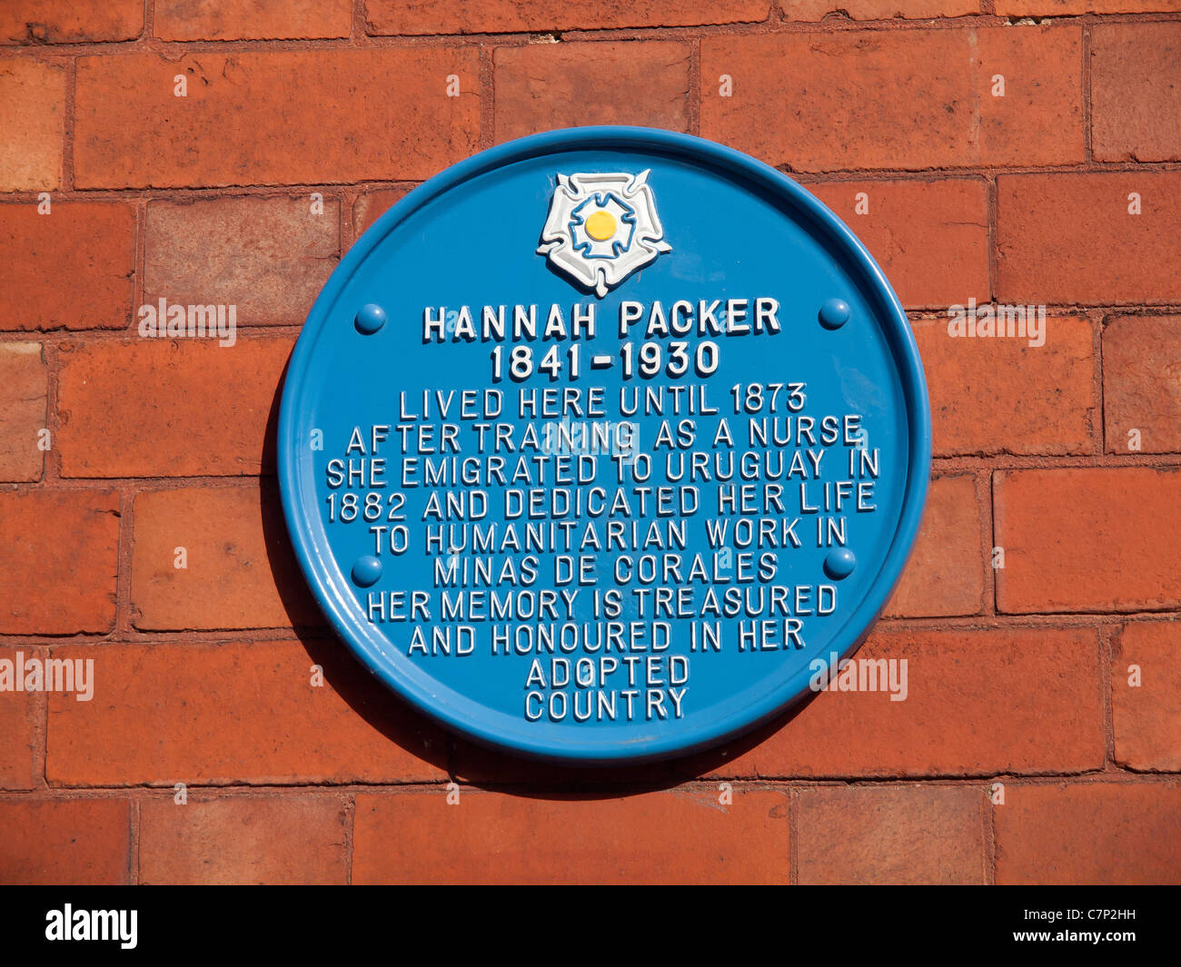 Blue Plaque sur le marché Thirsk North Yorkshire commémorant Hannah Packer 1841-1930 qui a travaillé en Uruguay à partir de 1881 Banque D'Images