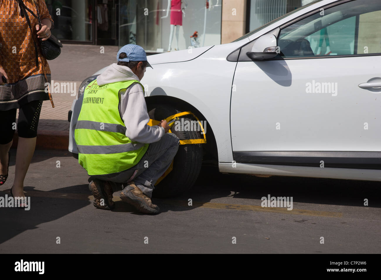 Serrage de roue à Marrakech d'exploitation Banque D'Images