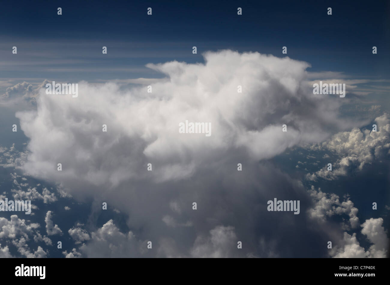 Vue aérienne de la partie supérieure d'un cumulonimbus à partir d'un avion à réaction Banque D'Images