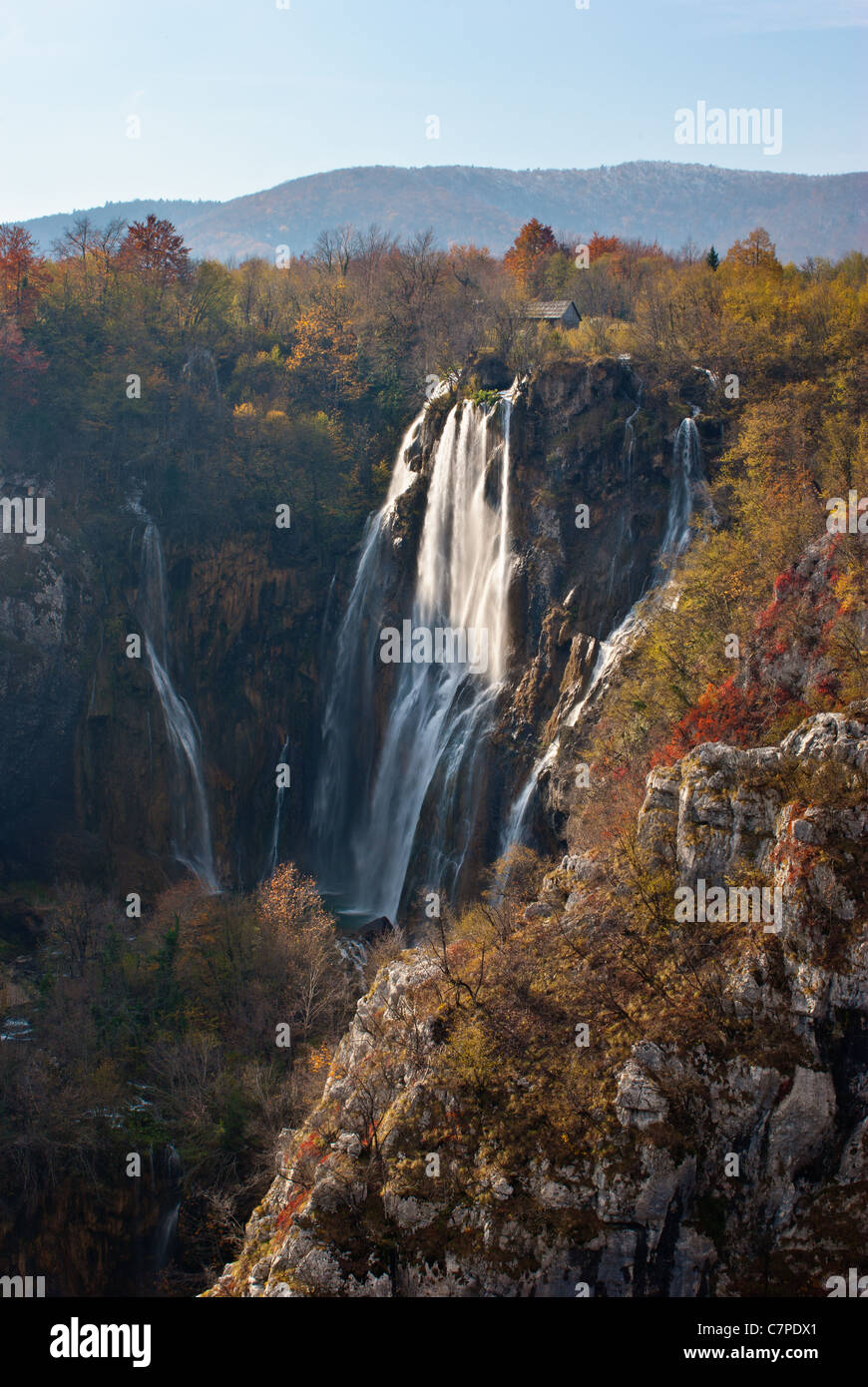 Le plus beau et le plus célèbre parc national en Croatie. Des lacs de Plitvice. Les photos prises à l'automne. Banque D'Images