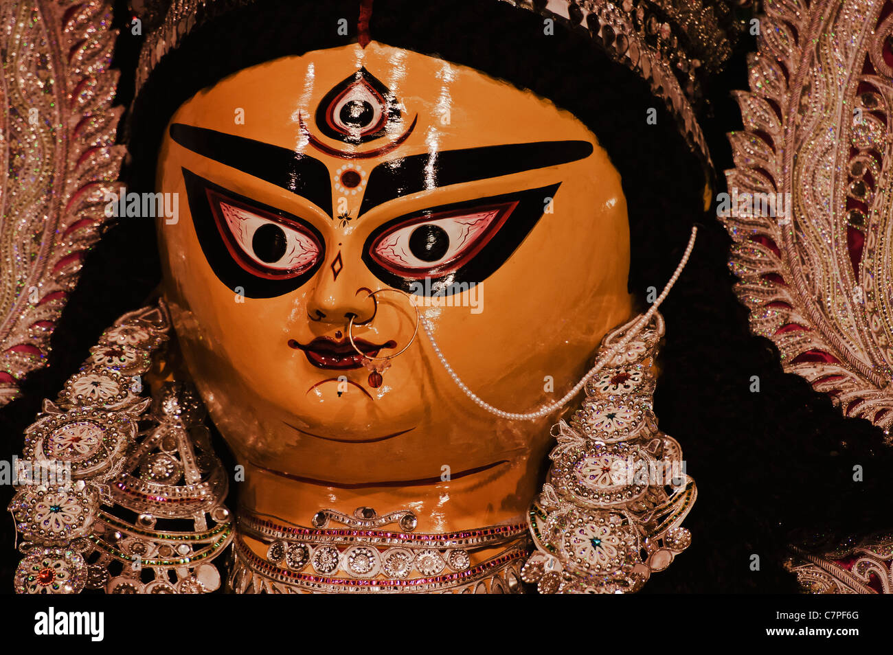 Durga face iconique,brillante,trois,Yeux,ornements,des ornements. Banque D'Images
