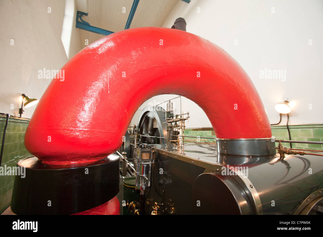 La machine à vapeur, de la paix, au Queens, à Burnley. Le moteur à vapeur a été construit il y a plus de 100 ans et est toujours de mettre l'usine d'aujourd'hui. Le moulin n'est que l'on croit être la seule machine à vapeur propulsé tissage travaillant dans le monde entier. L'abri de tissage à Queens mill a été utilisé comme un endroit pour filmer les rois discours. Banque D'Images