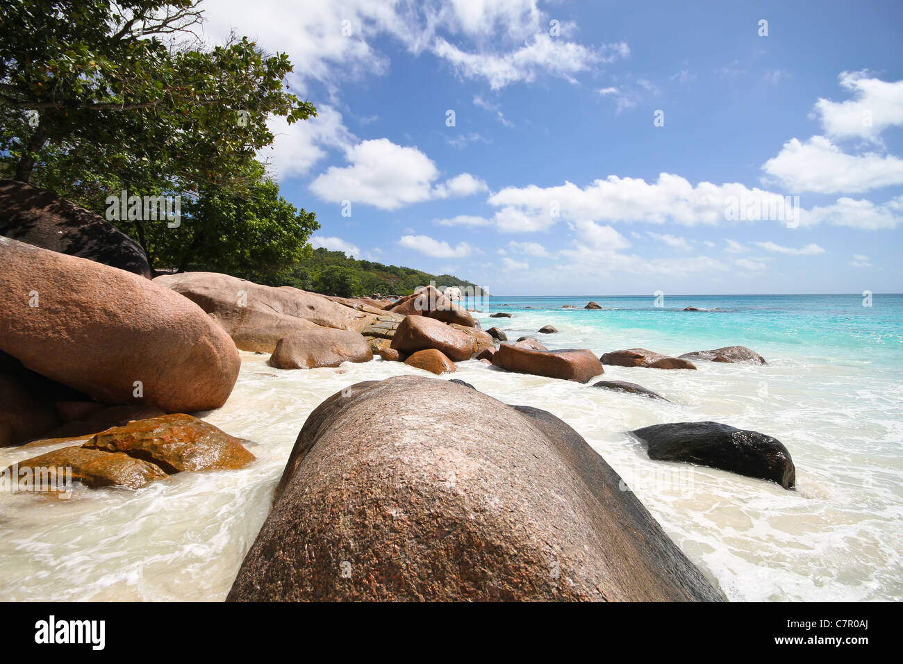 Vue de la plage de l'Anse Lazio, Praslin Island, Seychelles. Banque D'Images