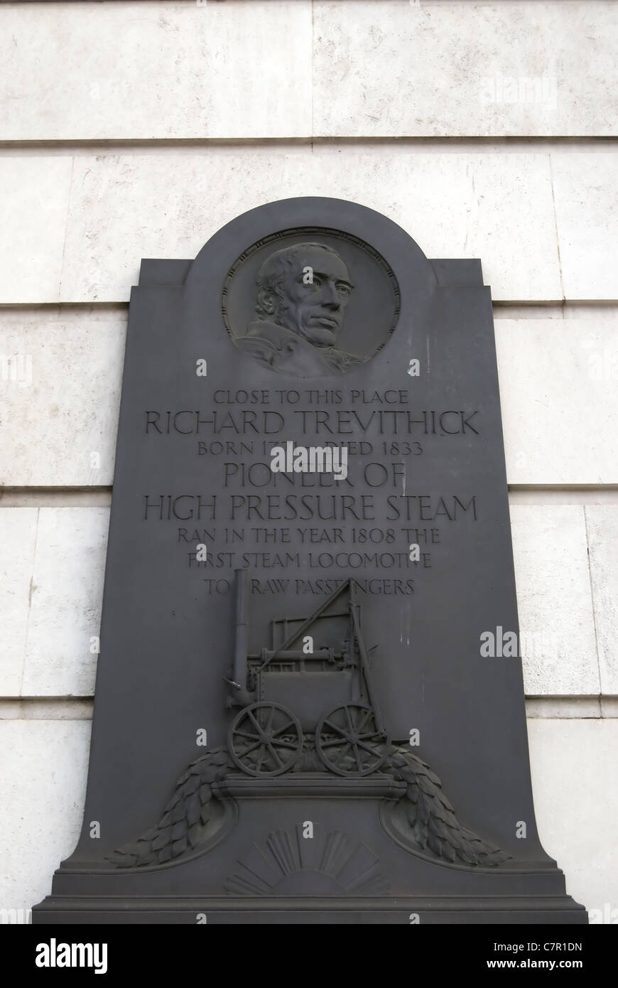 Tablet marquant la place de Londres où Richard Trevithick démontré en 1808 sa locomotive à vapeur haute pression Banque D'Images