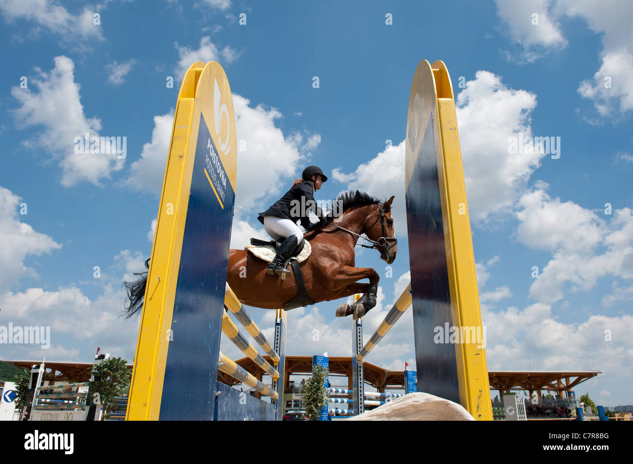 Efface un concurrent saute à Sharon Grand Prix CSI1* le 29 mai 2011 à Trnava, Slovaquie Banque D'Images