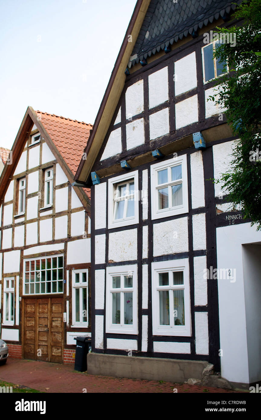 Vieilles maisons traditionnelles en Werder sur le vieux ferry street (Alte Fährstraße). Banque D'Images