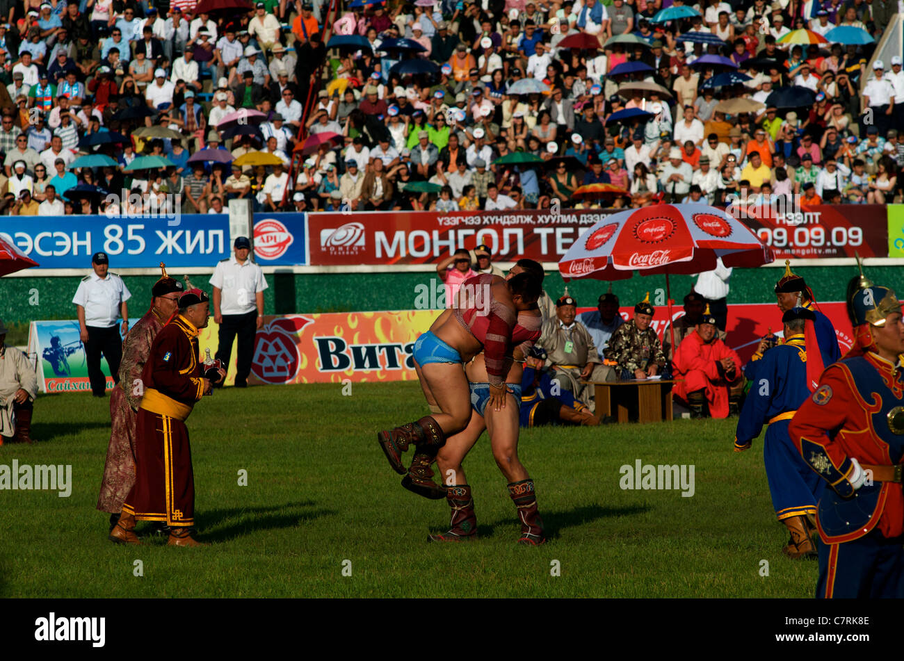 Les lutteurs mongols, Lantern Festival, Stade National, Ulaanbaatar, Mongolie. Ligne de crédit : © Kraig Lieb Banque D'Images