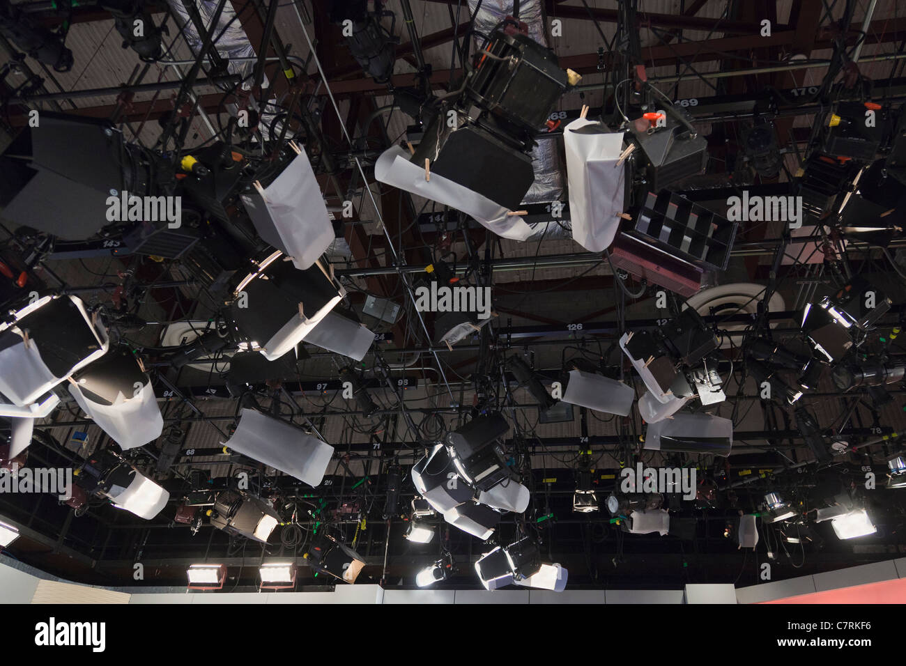 La station de télévision Studio Lights au plafond Banque D'Images