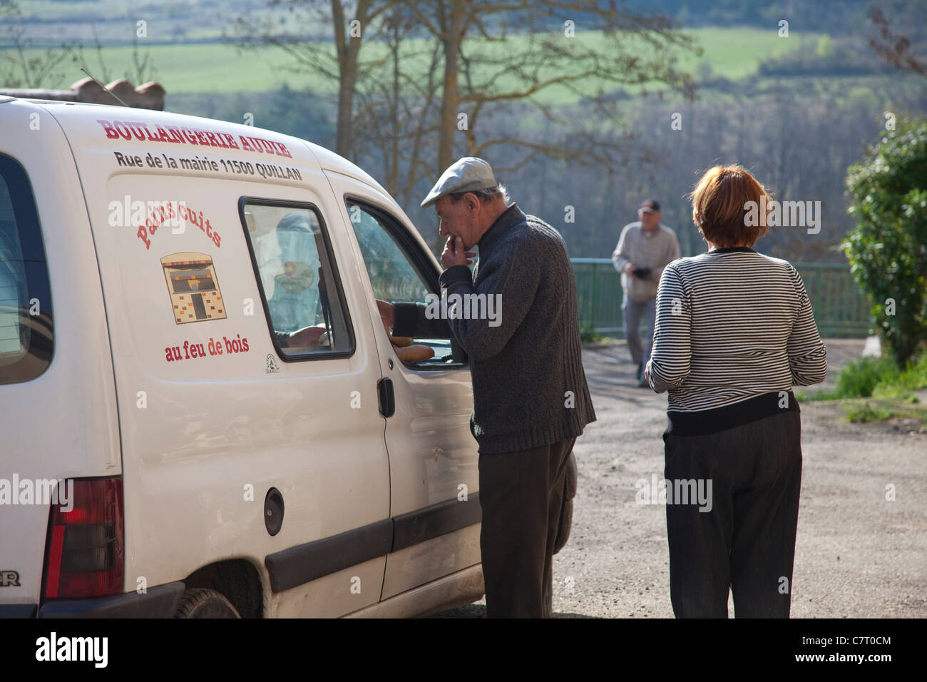 Un pain van visite un village français près de Quillan, Aude, France Banque D'Images