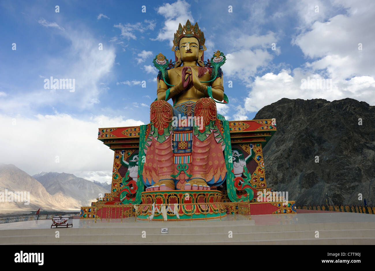 Statue de Jampa (futur Bouddha Maitreya) rapporté à 32 mètres, 106 pieds, de hauteur. Diskit, Monastère de Deskit Gompa, Diskit Gompa Banque D'Images
