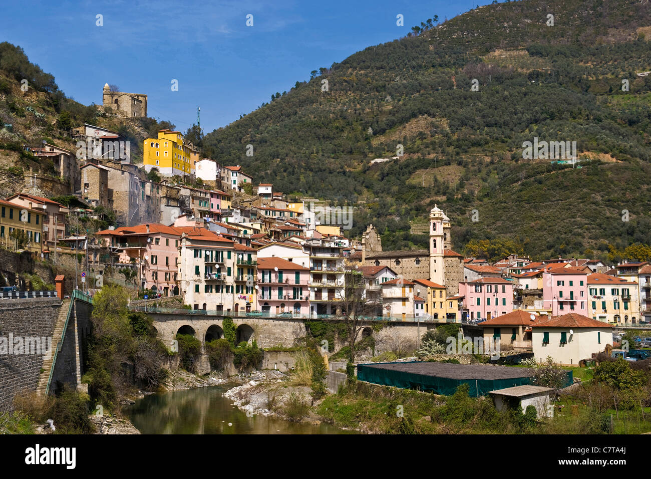 L'Italie, Ligurie, Badalucco, Village Banque D'Images