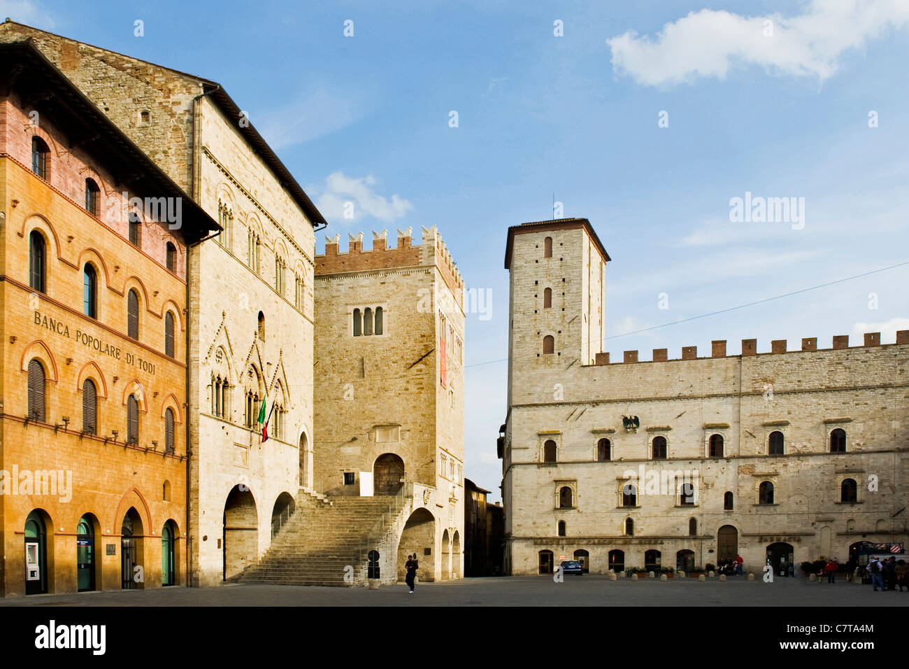 L'Italie, Ombrie, Todi, Piazza del Popolo et Palazzo del Capitano Banque D'Images