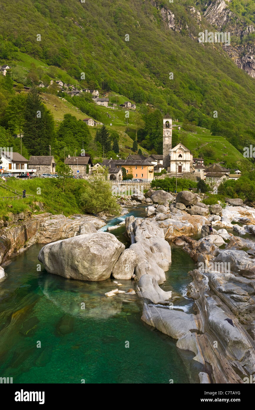 La vallée de Verzasca, Lavertezzo, Suisse, Canton du Tessin Banque D'Images
