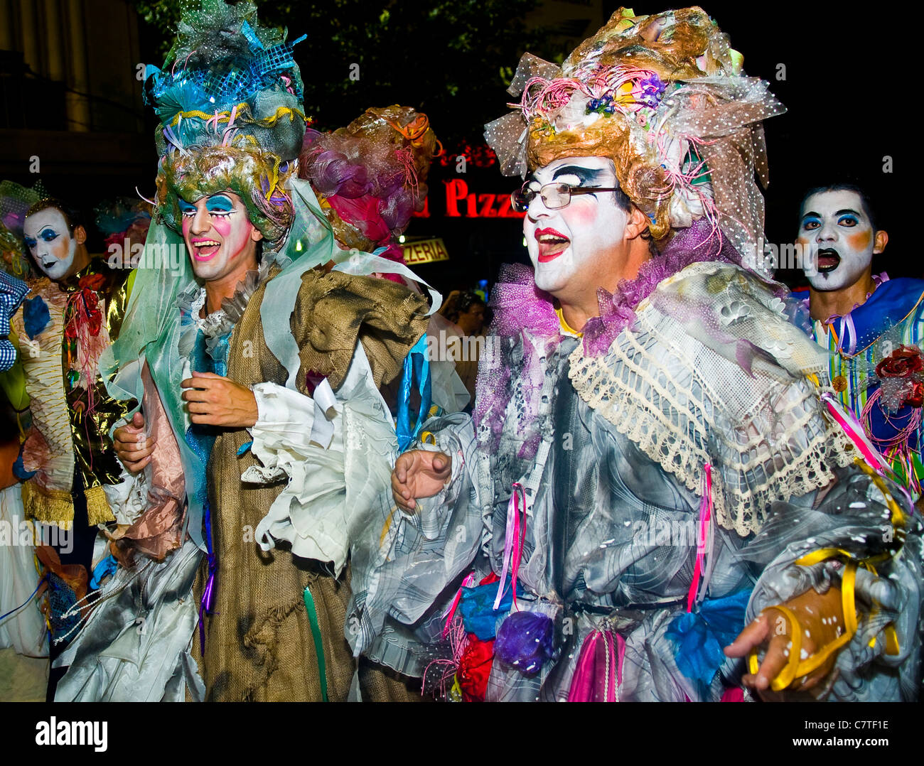 Les participants au carnaval costumé festival national annuel de l'Uruguay, qui s'est tenue à Montevideo en Uruguay Banque D'Images