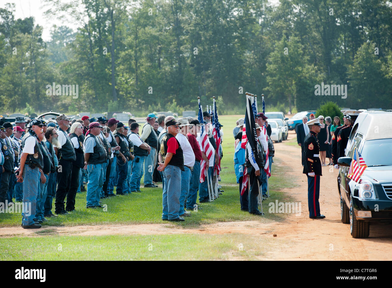 Patriot Guard Riders assister aux funérailles du Caporal Marine tombé Travis M Nelson qui a été tué en Afghanistan Banque D'Images