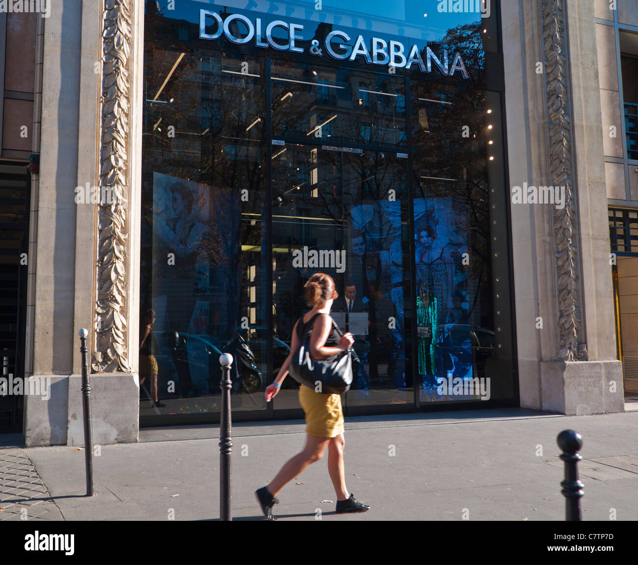 Rue france commerce de détail commerce marque de vêtements Banque de  photographies et d'images à haute résolution - Alamy