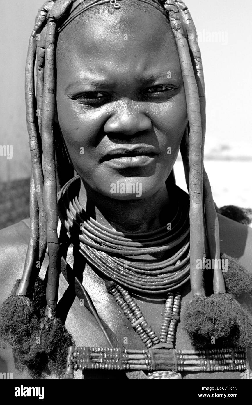 L'Afrique, la Namibie, Kaokoland, femme Himba Banque D'Images