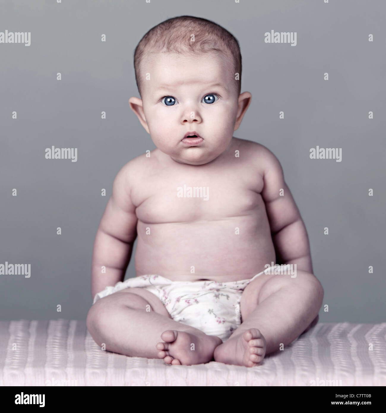 Bebe Fille 3 Mois Photo Stock Alamy Bebe Fille 3 Mois Photo Stock Alamy
