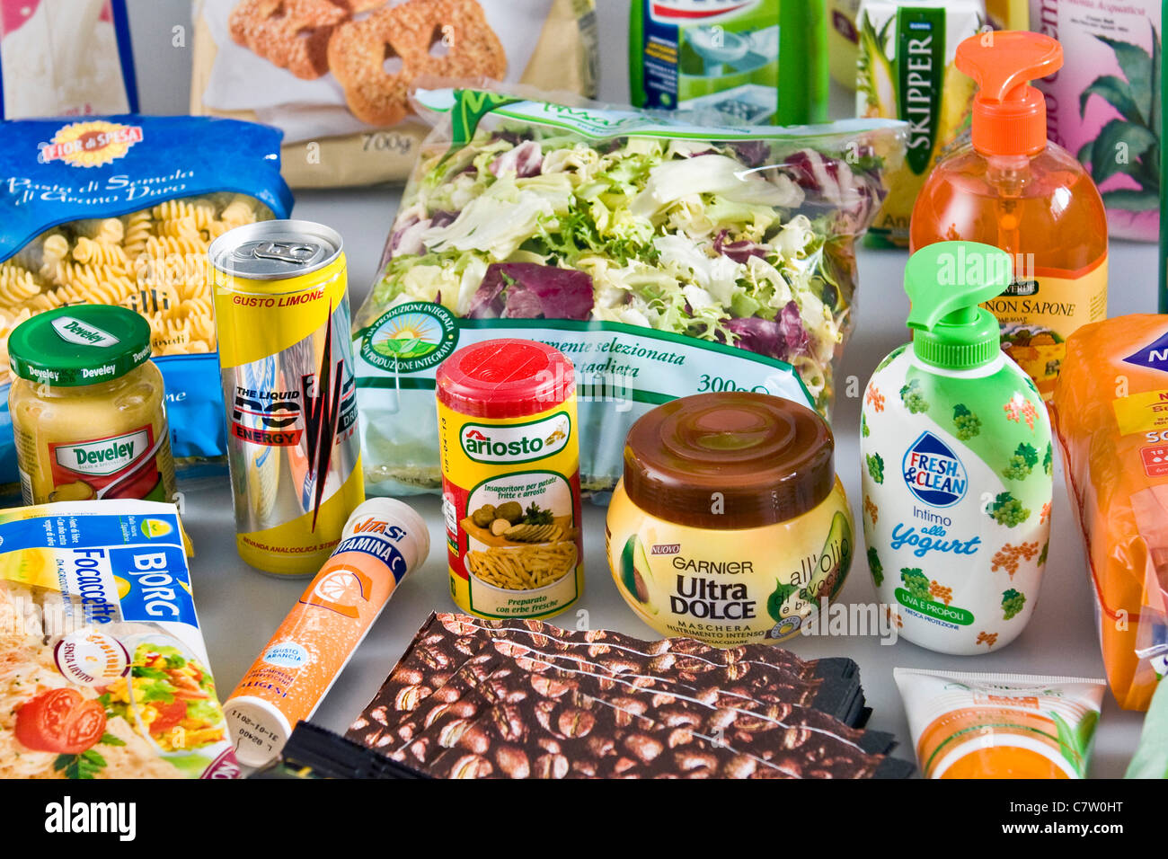 Un assortiment de produits de beauté et de l'alimentation Banque D'Images Un assortiment de produits de beauté et de l'alimentation Banque D'Images