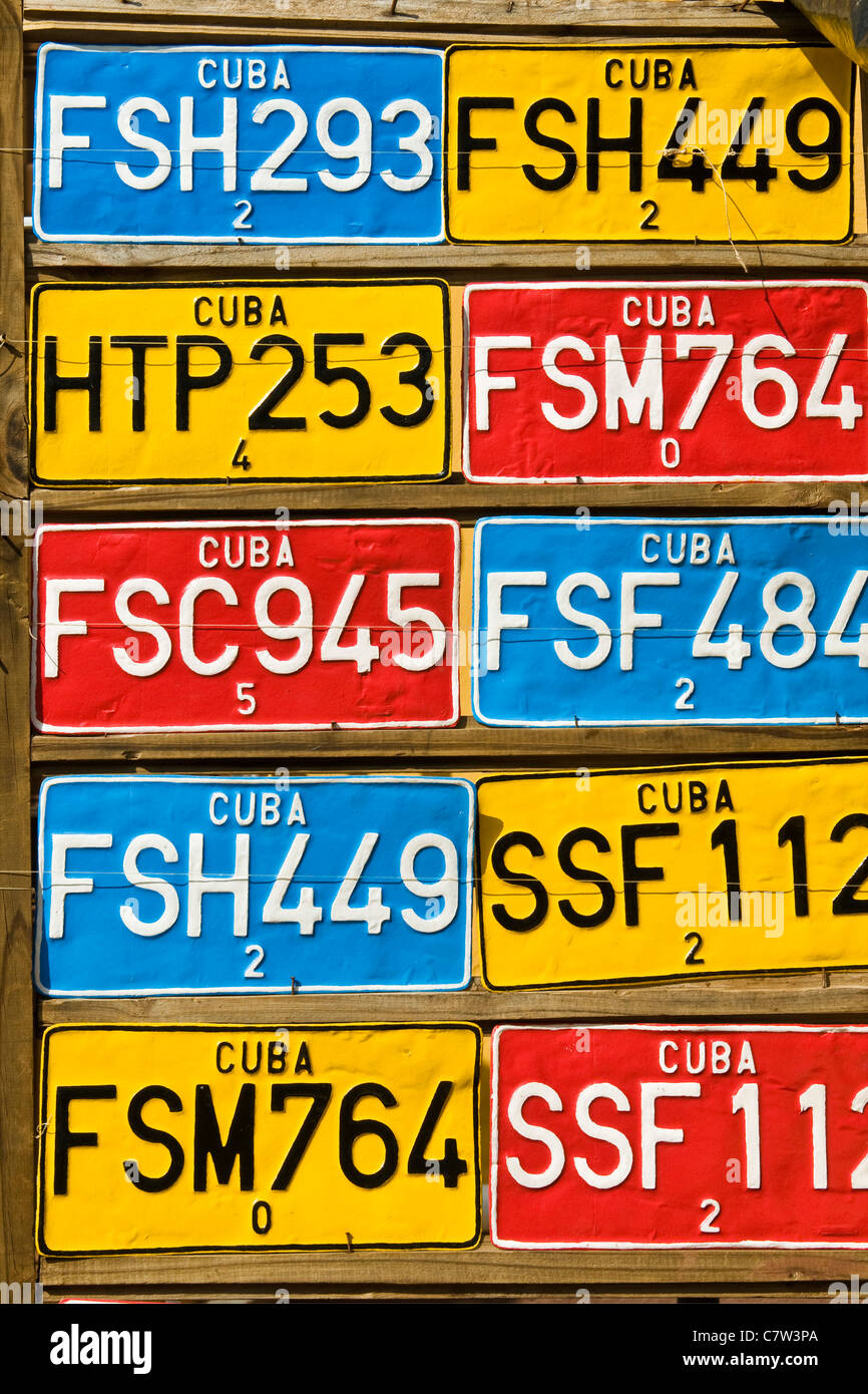 Cuba, Trinité, plaques de voiture Banque D'Images