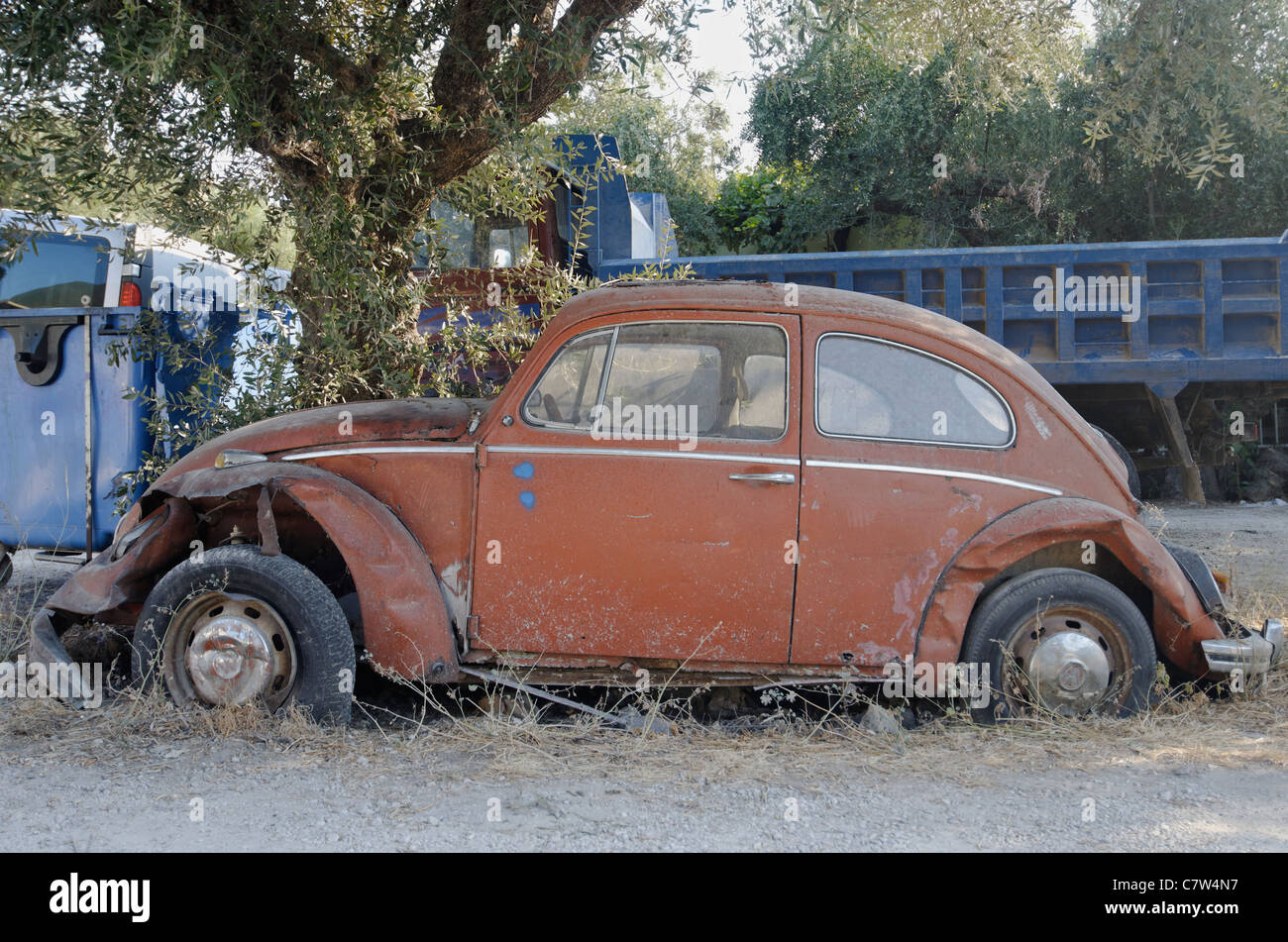 Volkswagen Beetle en décomposition sur l'île de Zakynthos Banque D'Images