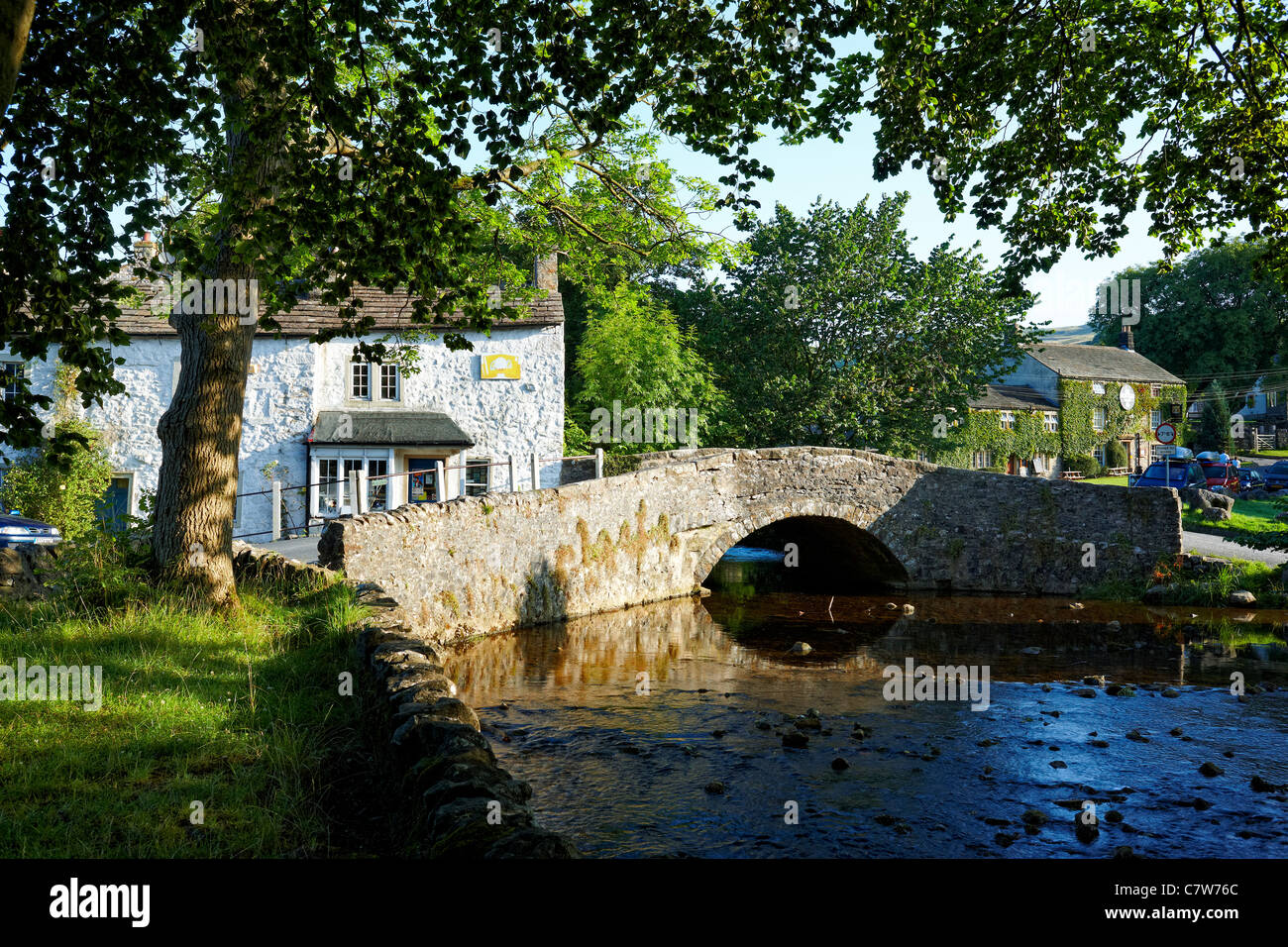Malham, un village dans le Parc National des Yorkshire Dales Banque D'Images