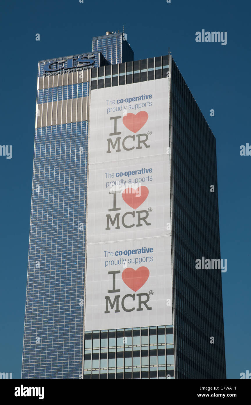 'J'aime' Manchester bannières sur le bâtiment de la CEI Manchester. La campagne a été lancée à la suite des émeutes de 2011. Banque D'Images