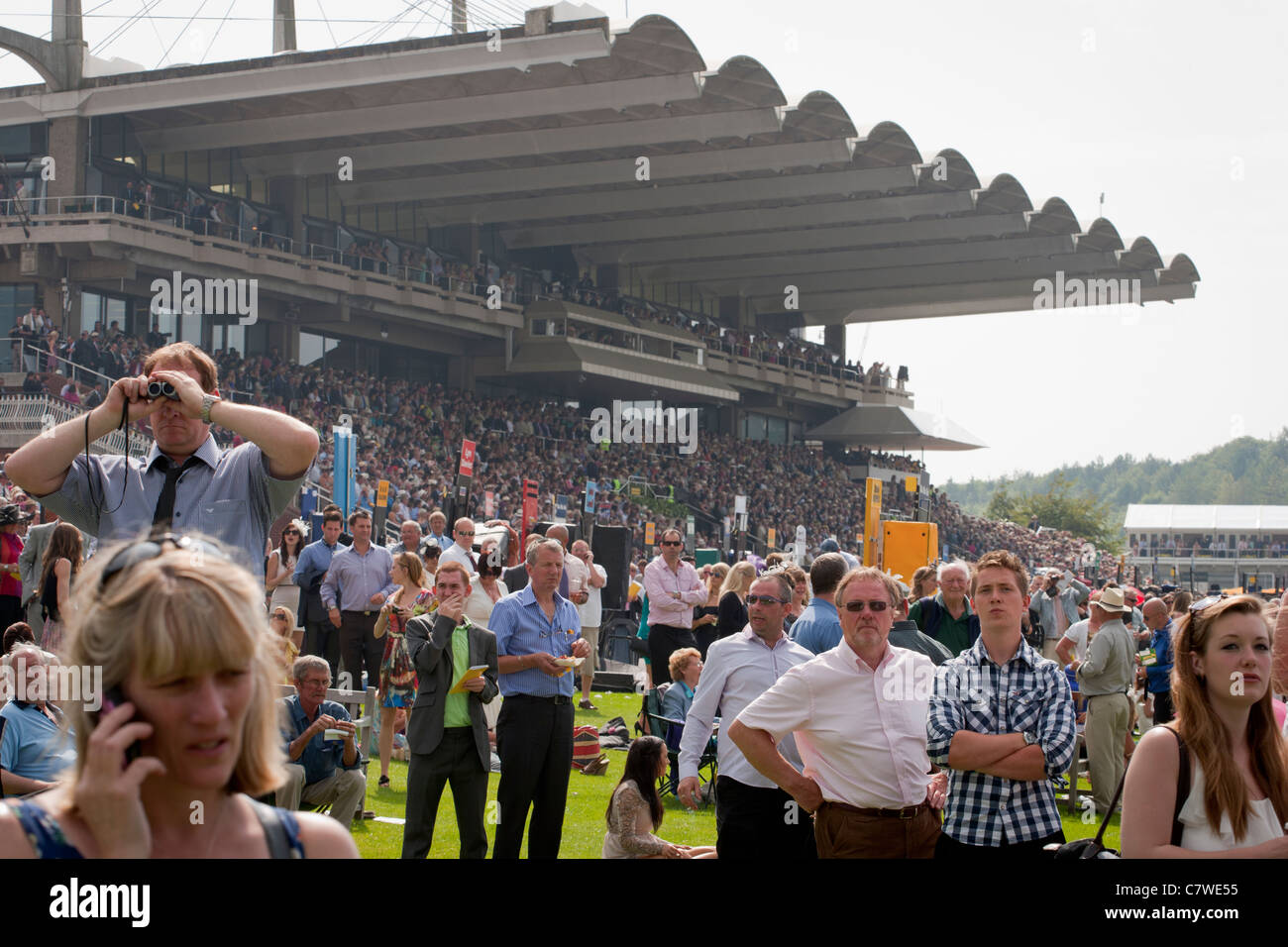 Les spectateurs de Glorious Goodwood, mesdames day 2011 Banque D'Images