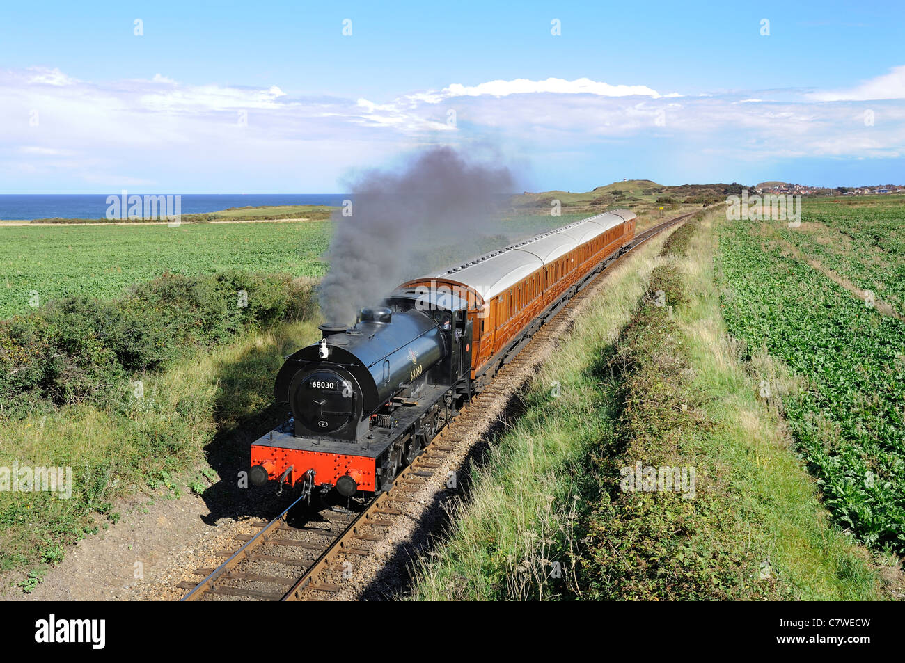 Train à vapeur '68030' austérité Hunslet 3777 ex-coal board saddle tank, North Norfolk Railway, ligne de pavot, UK, Septembre Banque D'Images