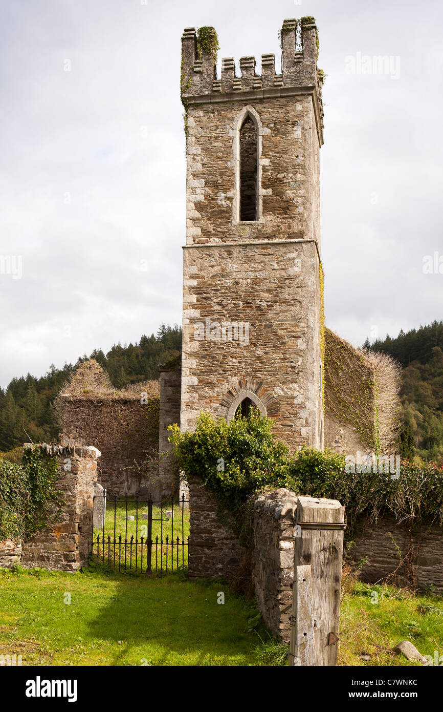 L'Irlande, Co Wicklow, Avoca. Ancienne église et cimetière abandonné Banque D'Images