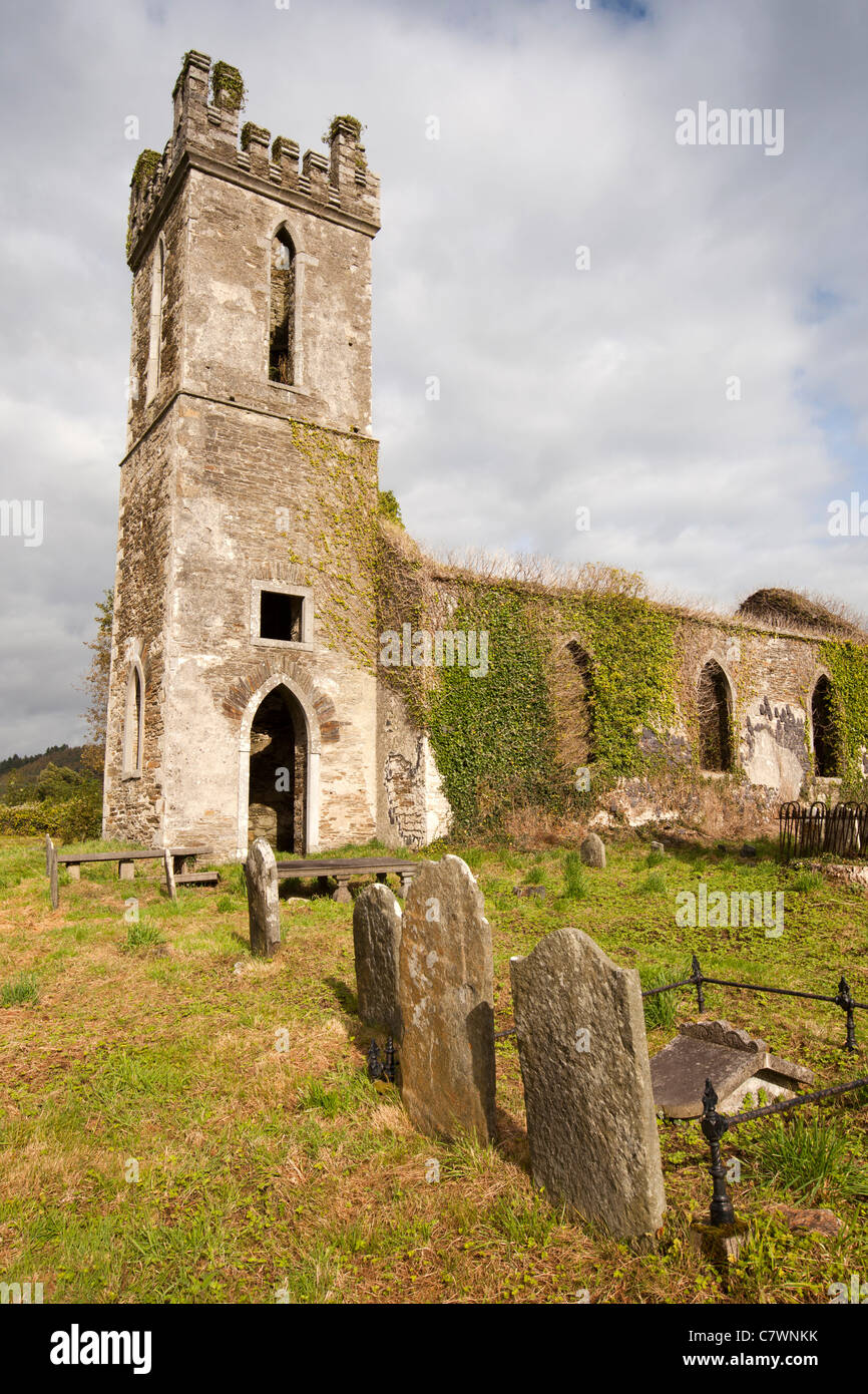 L'Irlande, Co Wicklow, Avoca, abandonnés ancienne église et cimetière Banque D'Images