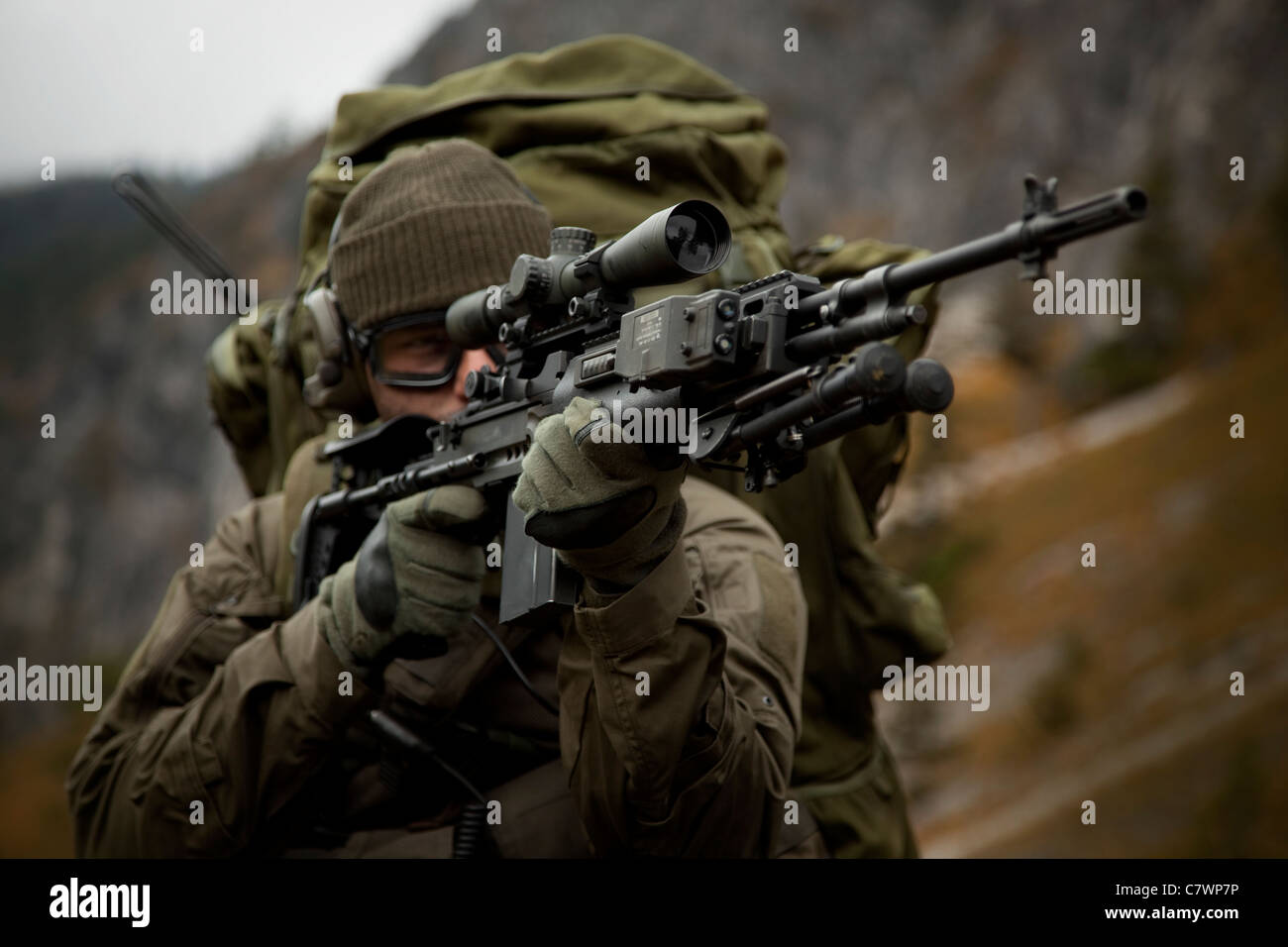 Soldat des forces spéciales américaines armé d'un fusil de combat amélioré MK14. Banque D'Images